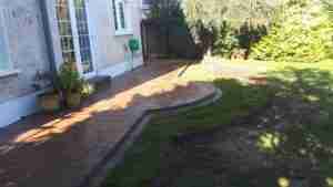 Side view of curved patio area.